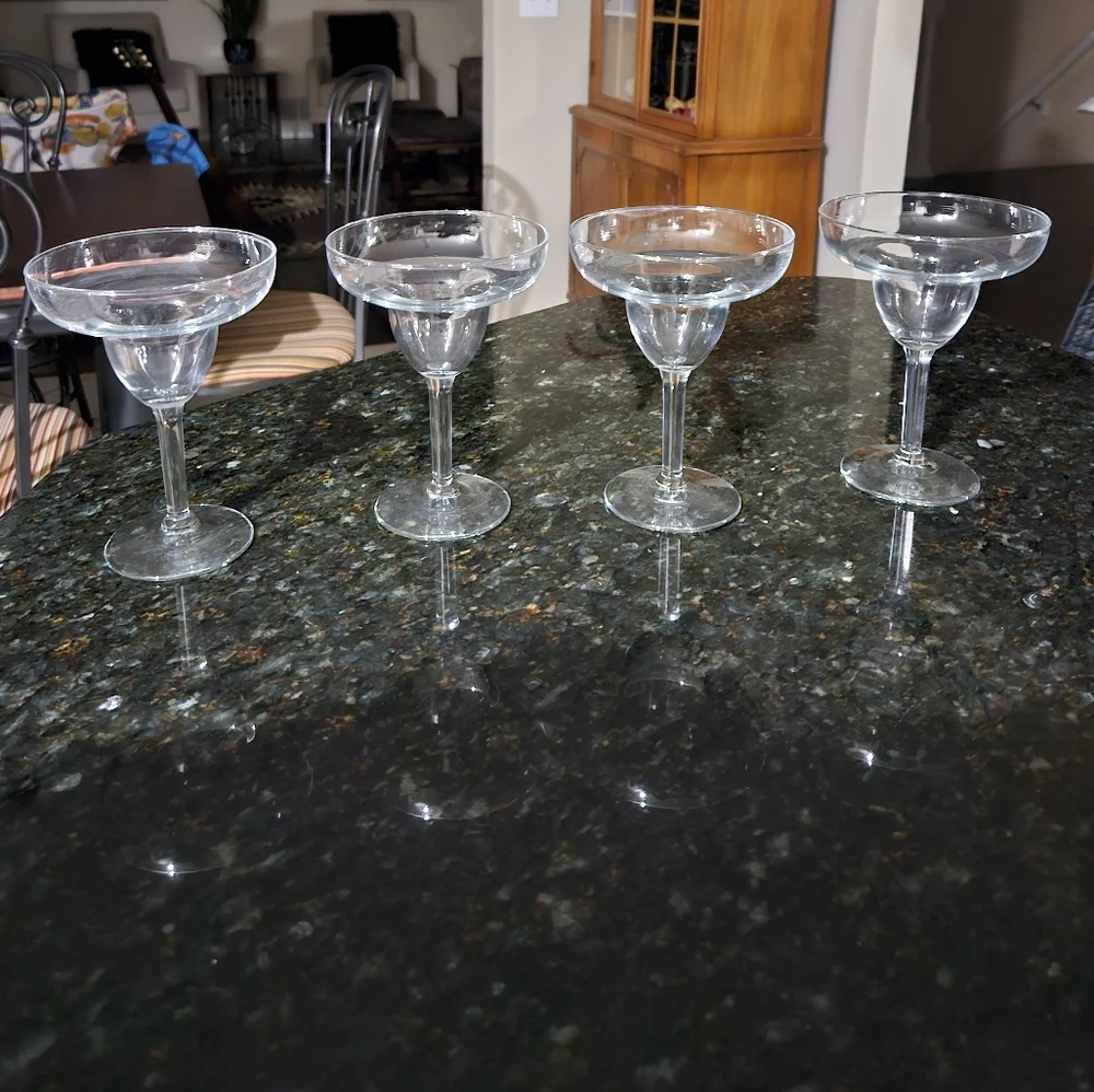 Homemade Margarita's - Set of 4 Glasses & BSpoke Maragrita Mix With Strainer
